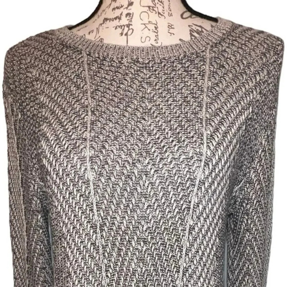 Jeanne Pierre M longsleeve crewneck seamed cable knit asymmetric tunic sweater ￼ - Picture 4 of 7